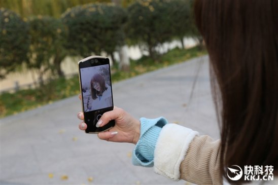 奢侈小牛皮+18K真金铆钉 美图V6开箱图赏