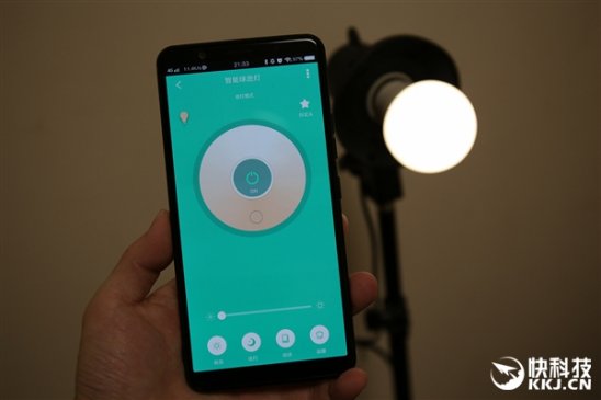 语音直接控制明暗冷暖 控客智能球泡灯开箱图赏