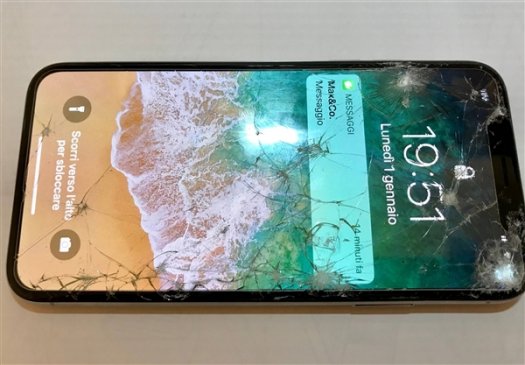 戴套+强化膜的iPhoneX惨烈阵亡：疼哭