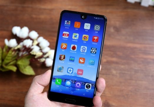 美人尖变刘海 夏普全面屏新机真机亮相