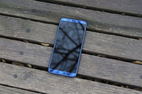 全面屏手机拍照可设置成18：9 成片视野更大