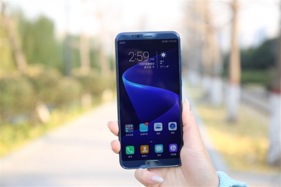 麒麟970加持！荣耀V10 4GB+64GB版售价2599元