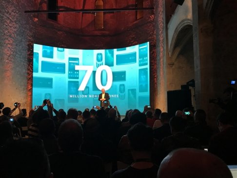 诺基亚8110 4G复刻版发布：香蕉黄色