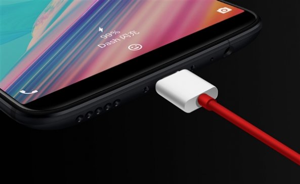 也用刘海屏！一加7真机现身：屏占比极高