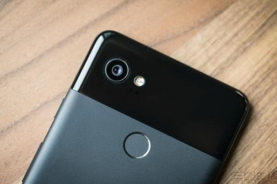 手机上的AI相机真的管用？这个对比引人深思