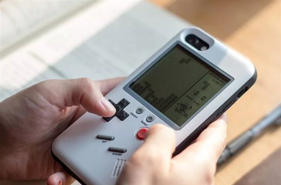内置10款游戏！这款iPhone保护壳堪称怀旧神器