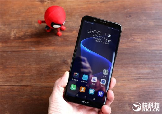 三卡槽设计绝了 荣耀畅玩7C幻夜黑开箱图赏