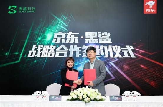 与京东签下三年大单！小米投资的黑鲨手机终于要来了