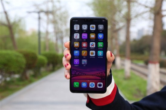 背面渐变美如玉 OPPO R15星空紫版开箱图赏