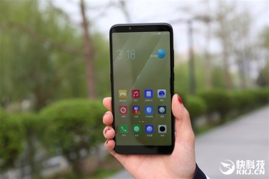 1299元/经典小红圈 努比亚V18开箱图赏