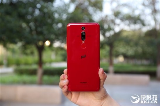 华为Mate RS保时捷版无线充电器开箱图赏