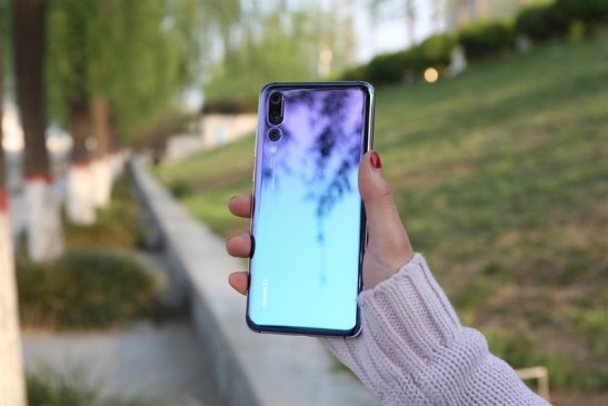 揭秘怪兽级三摄！华为P20 Pro与iPhone X究竟该选谁？