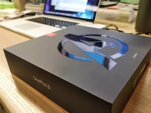 一加6漫威定制版包装现身：大Logo很抢眼