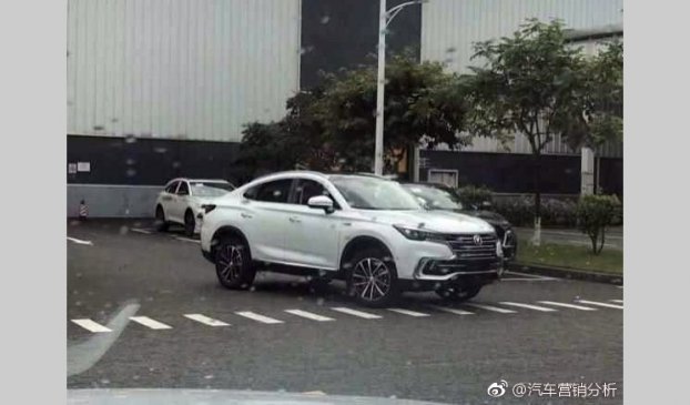 跨界轿跑SUV 长安CS85无伪装谍照曝光