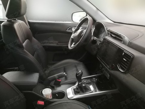 搭1.5L发动机 新款奇瑞瑞虎5x内饰谍照