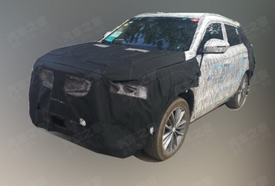 内饰采用年轻化设计 曝吉利全新SUV谍照