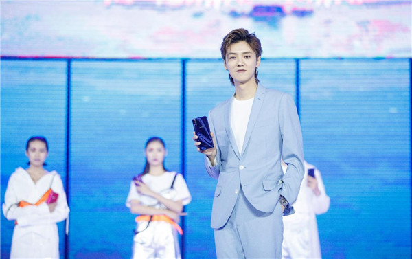 颜值科技双突破 vivo X23携光感时尚设计正式发布