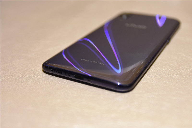光感美学的全新设计 vivo X23开箱图赏