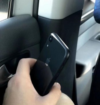 疑似iPhone 9真机照曝光：后置单摄像头