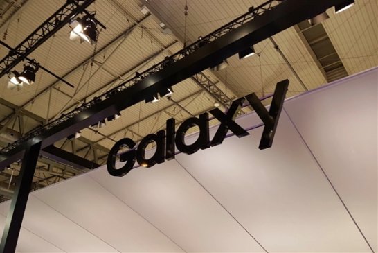 三星准备中国特供Galaxy P30：首发屏下指纹