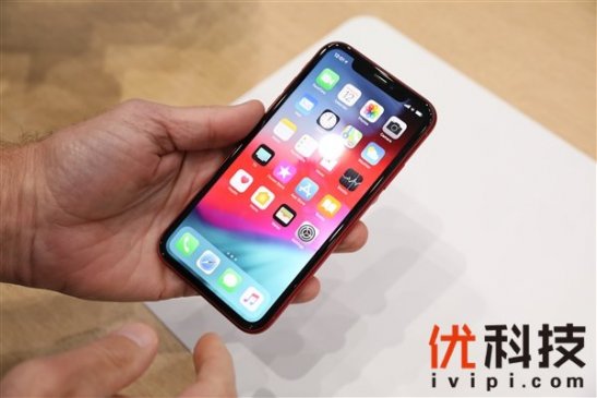 苹果为iPhone XR推专属配件：凸显多彩机身的清水套