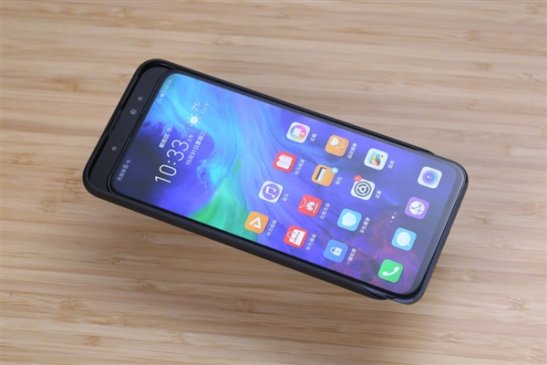 滑屏也能用保护壳！赵明晒荣耀Magic 2真机