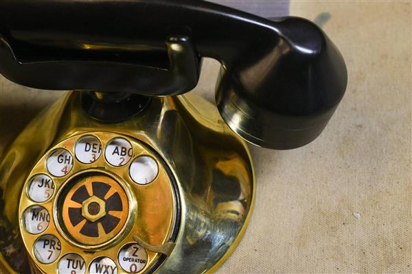 这个比iPhone还贵的老式电话 竟是精心设计的智能音箱 