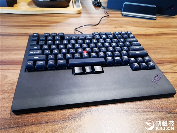 <a href='https://www.lenovo.com.cn/' target='_blank'><u>联想</u></a>全新机械键盘曝光：居然是正方形的