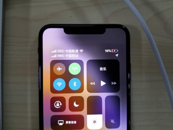 荣耀Magic 2和iPhone XS Max充电速度对比：差距明显