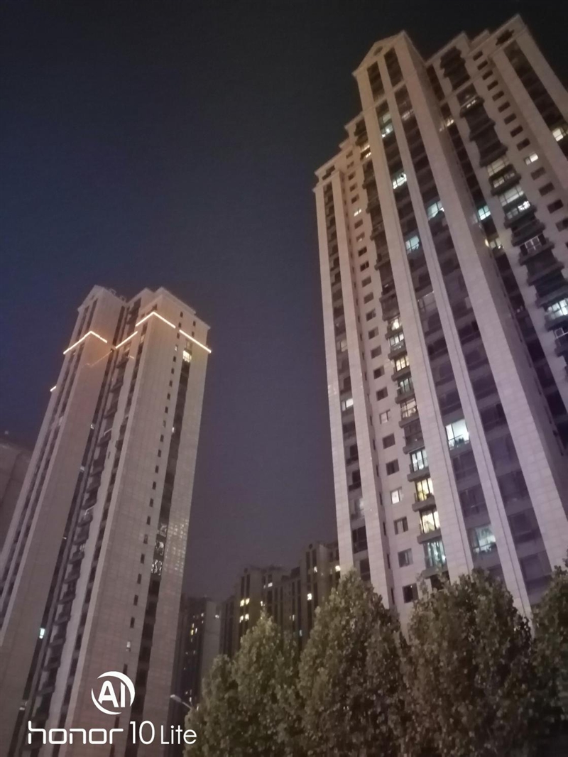 颜值就是正义!荣耀10青春版评测:外有炫光渐变 内有麒麟710