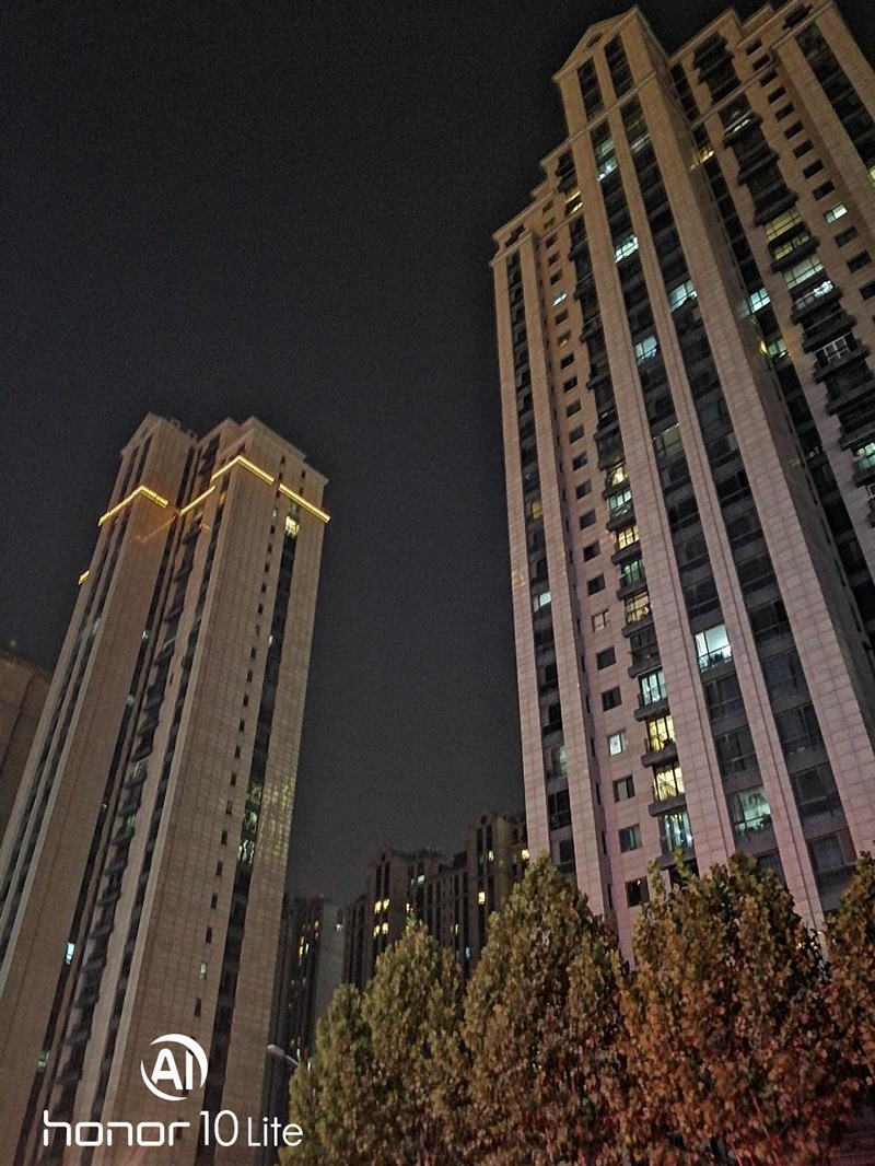 颜值就是正义!荣耀10青春版评测:外有炫光渐变 内有麒麟710