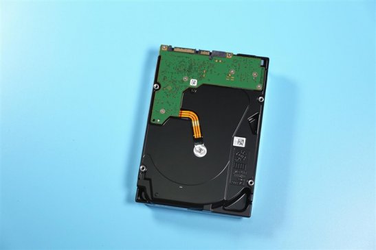 NAS中的大胃王 希捷酷狼14T氦气硬盘评测