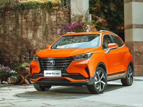 换装家族式设计 新款长安CS15官图发布