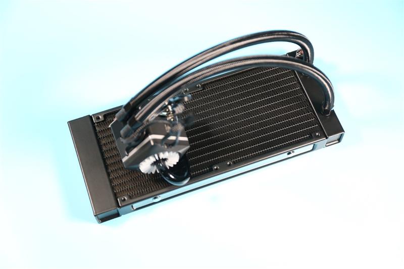 灯效高级绝不漏液！玩家风暴船长240 PRO水冷散热器评测：轻松压制9900K