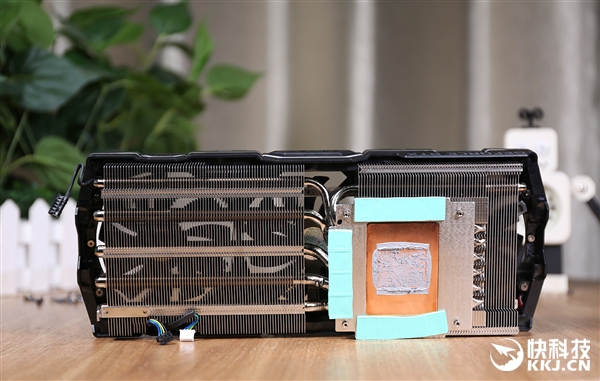 12999元疯狂堆料！索泰RTX 2080 Ti PGF显卡图赏