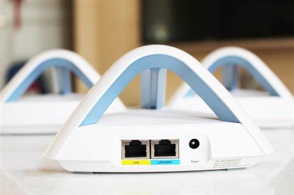 华硕Lyra Trio金字塔路由上手：大户型Wi-Fi覆盖无死角