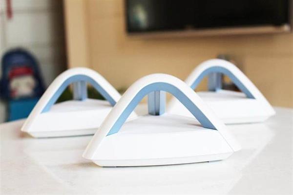 华硕Lyra Trio金字塔路由上手：大户型Wi-Fi覆盖无死角