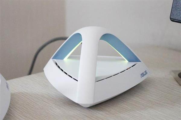 华硕Lyra Trio金字塔路由上手：大户型Wi-Fi覆盖无死角