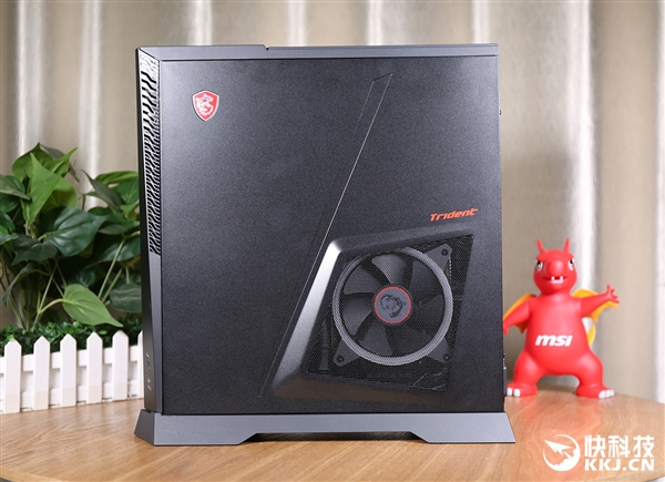 微星旗舰主机Trident X图赏：小机身容纳2080Ti