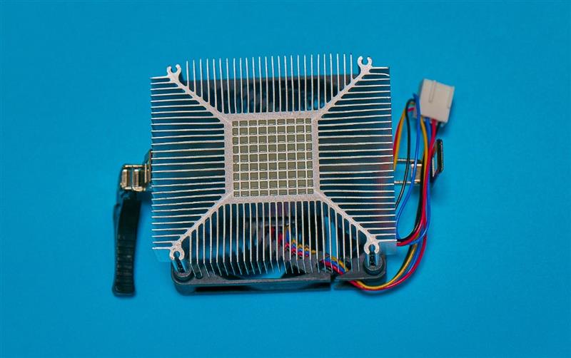 刺向入门级市场的利器！AMD速龙200GE评测：奔腾G4560性价比神话破灭