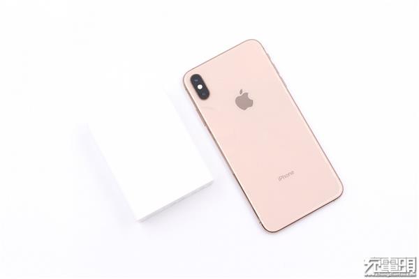 USB-A/C 72W输出：网易智造四口快充电源体验