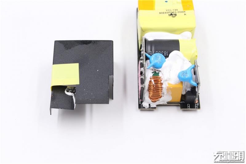 联想thinkplus口红电源拆解：内部设计精湛