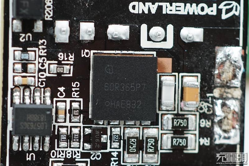 联想thinkplus口红电源拆解：内部设计精湛