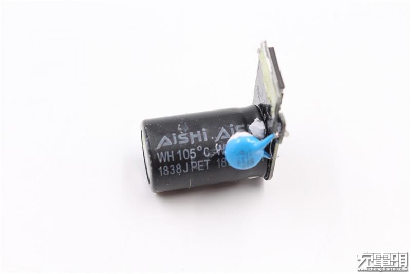 联想thinkplus口红电源拆解：内部设计精湛