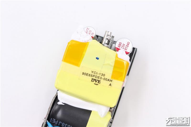 联想thinkplus口红电源拆解：内部设计精湛