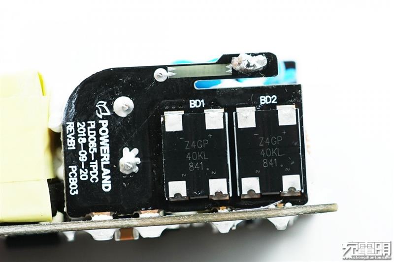 联想thinkplus口红电源拆解：内部设计精湛