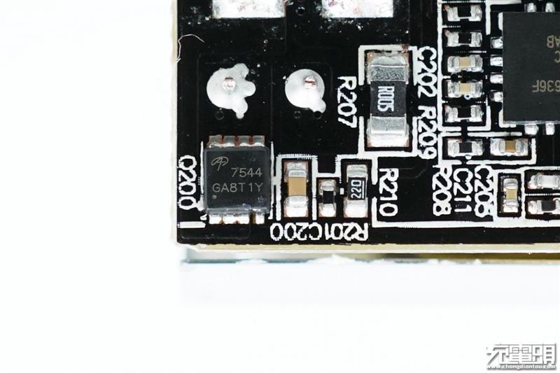 联想thinkplus口红电源拆解：内部设计精湛