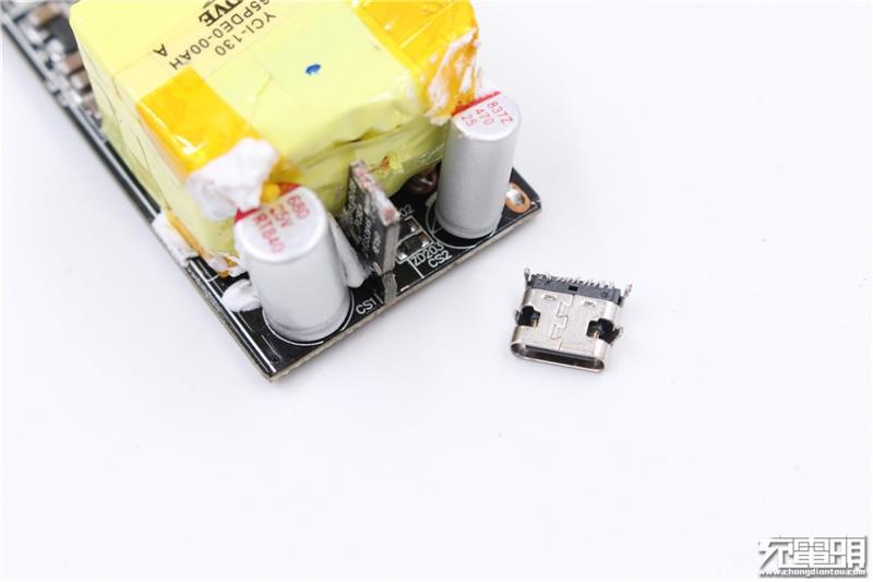 联想thinkplus口红电源拆解：内部设计精湛