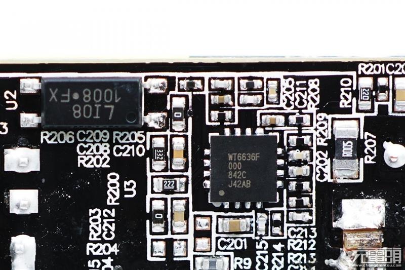 联想thinkplus口红电源拆解：内部设计精湛