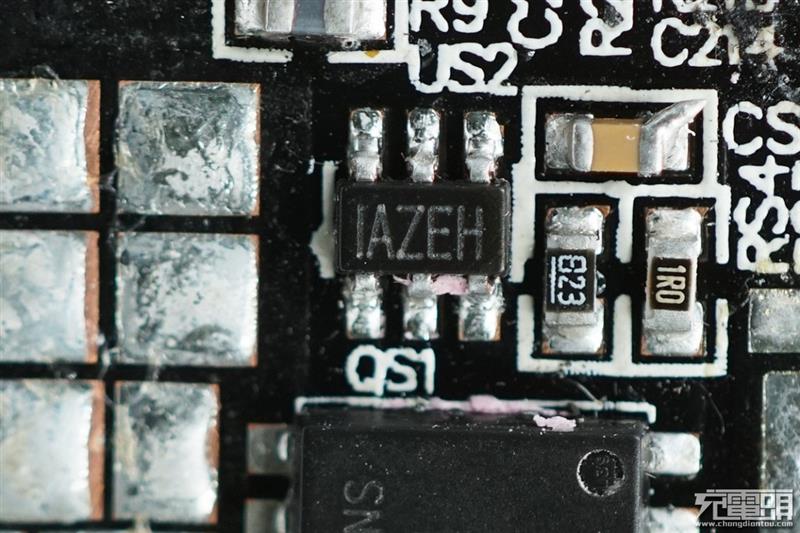 联想thinkplus口红电源拆解：内部设计精湛